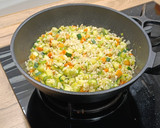 Foto del paso 2 de la receta: Bacalao rebozado con salsa de piquillo y guarnición de arroz con verduras