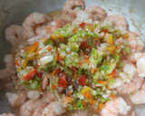 Foto del paso 4 de la receta: Tostones con camarones al ajillo y ensalada verde