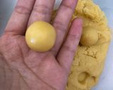 Foto langkah ke 2 dari resep Thumbprint Cookies 🧈🥚🍓.