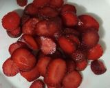 A picture of step 1 of Strawberry Crush And Milkshake.