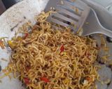 Foto langkah ke 9 dari resep Mie Telur Ayam Tumis Sederhana.
