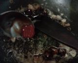 Foto langkah ke 3 dari resep Tumis jamur sosis.