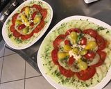 Une image de l'étape 9 de Salades individuelles concombre et deux tomates à la feta sauce ciboulette persil.