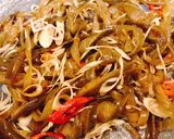 Hình bước làm 2 của món Tảo xoắn Chile xào sả húng quế
