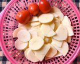 Hình bước làm 1 của món Khoai Tây Xào Cà Chua