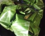 A picture of step 1 of Chicken PatraPada.
