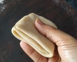 A picture of step 4 of Egg lifafa paratha.