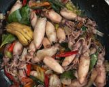 Foto langkah ke 3 dari resep Oseng Cumi Asin Pedas.