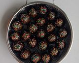 Foto langkah ke 5 dari resep Bola-Bola Coklat Sprinkle.