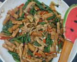 Foto langkah ke 5 dari resep Tumis Tempe, Kacang Panjang & Jamur.