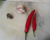 Foto langkah ke 1 dari resep Seblak Scramble Sosis.