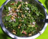 A picture of step 3 of Hara choliya palak salad.