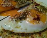Foto del paso 4 de la receta: HUEVOS Fritos al Tomillo, con Aceite y Semillas de Sésamo...!