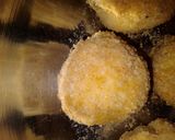 A picture of step 4 of Bread balls.