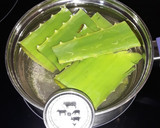 Foto del paso 2 de la receta: Agua con cristales de aloe vera "medicinal"