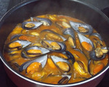 Foto del paso 3 de la receta: Mejillones con salsa de tomates