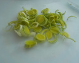Foto del paso 3 de la receta: Macarrones pluma con salmón fresco y albahaca