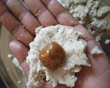 A picture of step 7 of Jaggery filled rice flour cookies.
