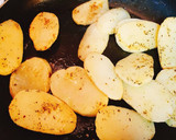 Foto del paso 3 de la receta: Papas con verdolagas en salsa mixta, a la cerveza