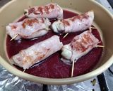 Foto del paso 2 de la receta: Rollitos de cerdo en salsa de arándanos con vino tinto
