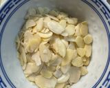 Foto del passaggio 2 della ricetta Tempeh fritto, con cipolle stufate al curry piccante
