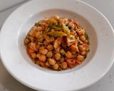 Foto del paso 6 de la receta: Ensalada de garbanzos y pollo con vinagreta de harissa