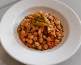 Foto del paso 6 de la receta: Ensalada de garbanzos y pollo con vinagreta de harissa