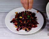 Фото кроку 4 до Свекольный салат с кукурузой.
