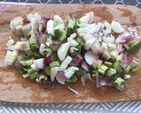 Une image de l'étape 6 de Salade de harengs fumés,pommes de terre,oignons nouveaux et cornichons.