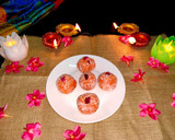 குல்கந்த் தேங்காய் லட்டு ரெசிபி ஸ்டேப் 4 புகைப்படம்