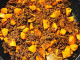 Cremige Polenta mit Hackfleisch-Kürbis-Ragout