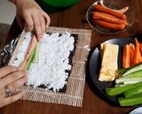 Foto langkah ke 3 dari resep Sushi Roll.
