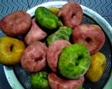 Foto langkah ke 7 dari resep Donat mini glasir gula.