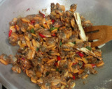 Foto langkah ke 3 dari resep Oseng Oseng Kerang Manis Pedas kesukaanku .