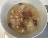 Foto langkah ke 4 dari resep Sup Ayam Kurma Merah Goji Berry.