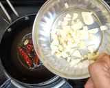 A picture of step 5 of Lehsooni Palak Kichdi.