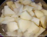 Foto del paso 2 de la receta: Calamar estofado con pasta de curry rojo
