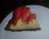 Foto del paso 5 de la receta: Tarta de frutillas, pastelera y masa de cacao!!