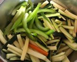 Szezámmagos üvegtészta zöldségekkel és csirkemellel recept fázis 1 fotója