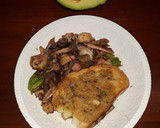 Foto del paso 5 de la receta: Potas de calamar estofadas con setas y aguacate