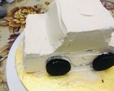 A picture of step 4 of Car cake.