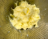 Foto del paso 2 de la receta: Mantequilla casera sin lactosa (con sal)