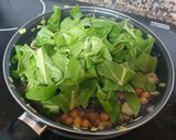Foto del paso 4 de la receta: Garbanzos con verdura y pavo