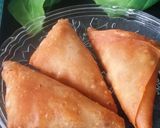 A picture of step 5 of Pizza samosa.