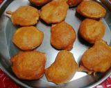 A picture of step 5 of Raw banana bajji.