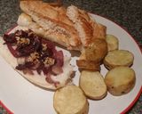Foto del paso 5 de la receta: Sandwich de pollo con cebollas moradas y papas rústicas