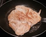 Foto del paso 2 de la receta: Sandwich de pollo con cebollas moradas y papas rústicas