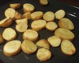 Foto del paso 1 de la receta: Sandwich de pollo con cebollas moradas y papas rústicas