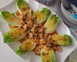 Foto del paso 7 de la receta: Cogollos de lechuga con gambas al pil pil
