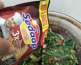Foto langkah ke 4 dari resep Oseng Manis Tempe Kacang Panjang.